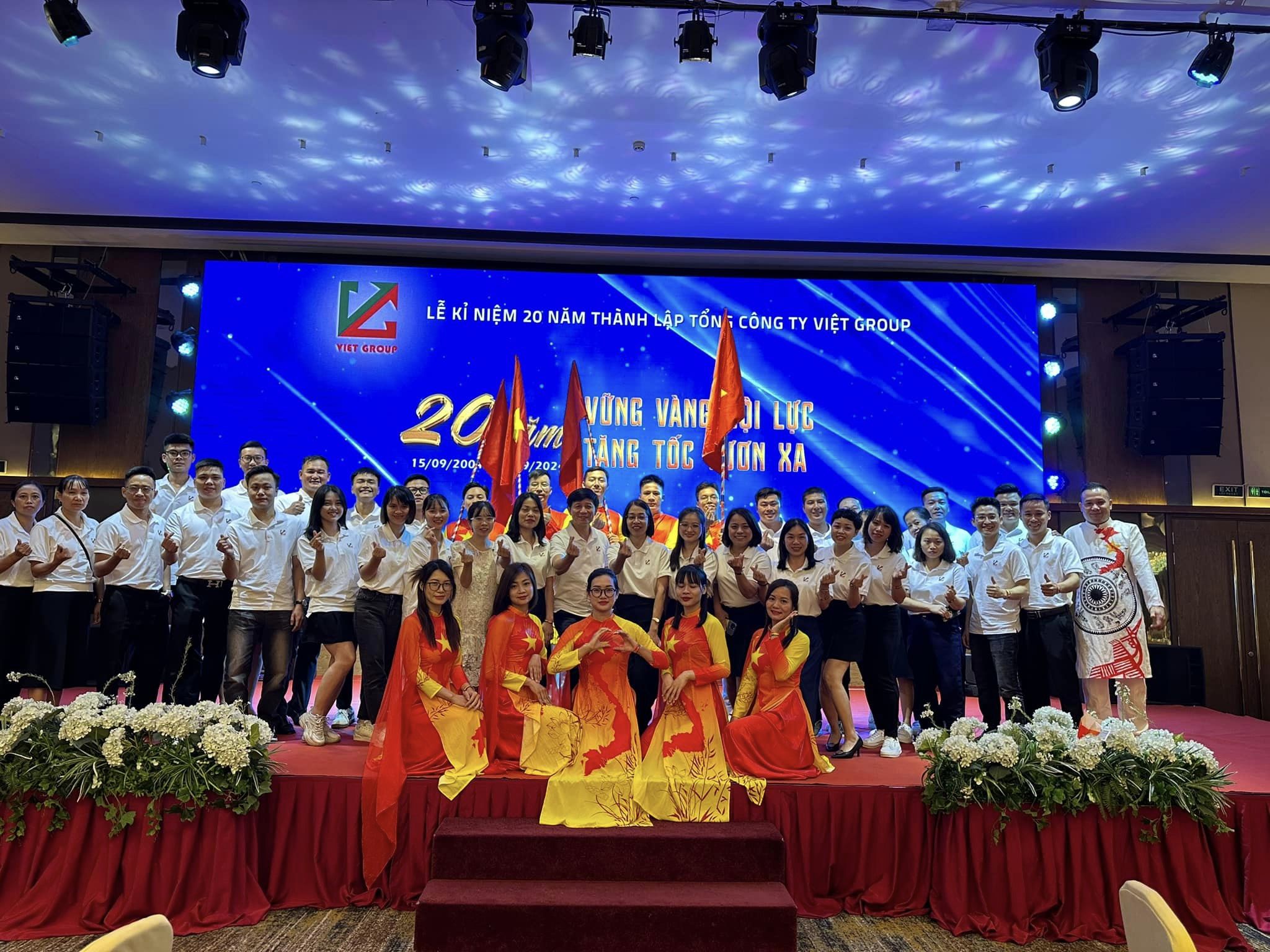 KỶ NIỆM 20 NĂM VIỆT GROUP – HÀNH TRÌNH VỮNG BƯỚC VÀ TRUYỀN THỐNG ĐOÀN KẾT 